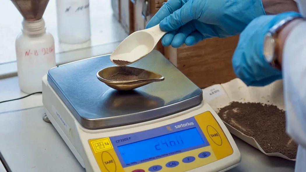 Precision Grain Size Analysis in Phoenix: Sieve & Hydrometer Testing